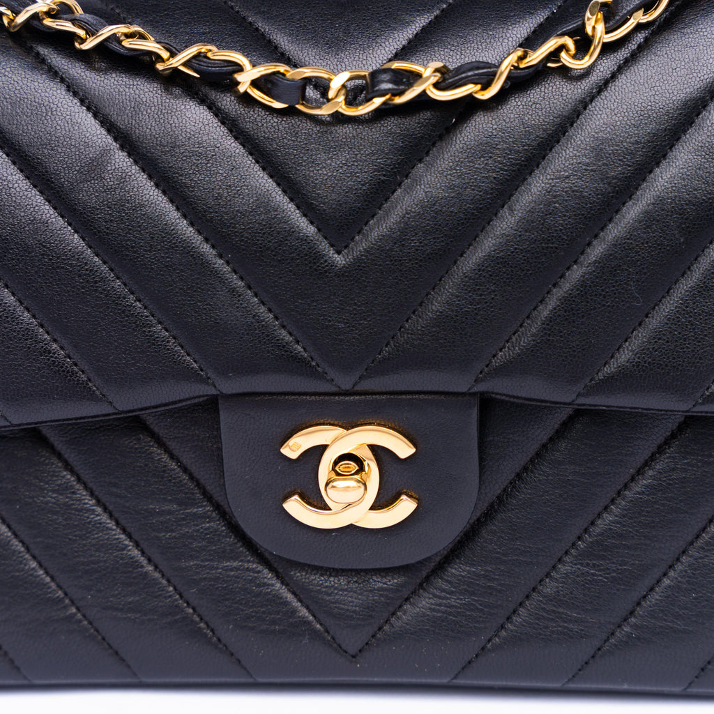 Chanel classic discount flap chevron