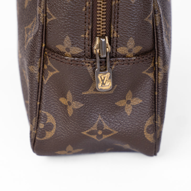 Louis Vuitton 1987 Monogram Trousse 28