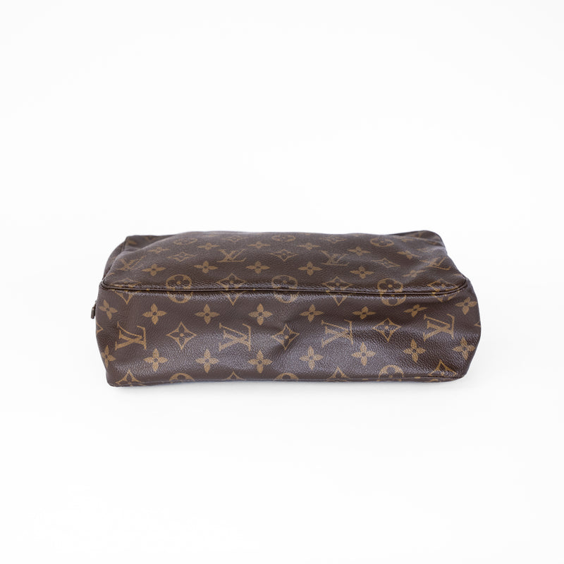 Louis Vuitton 1987 Monogram Trousse 28