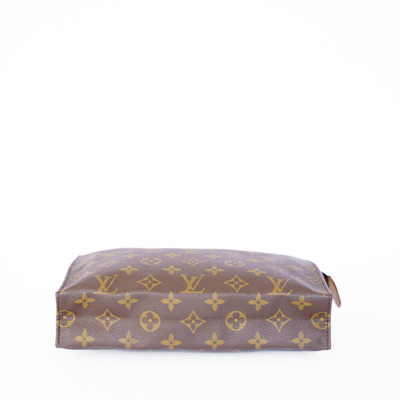 Louis Vuitton 1990 Monogram Toiletry Pouch 26 TH0910