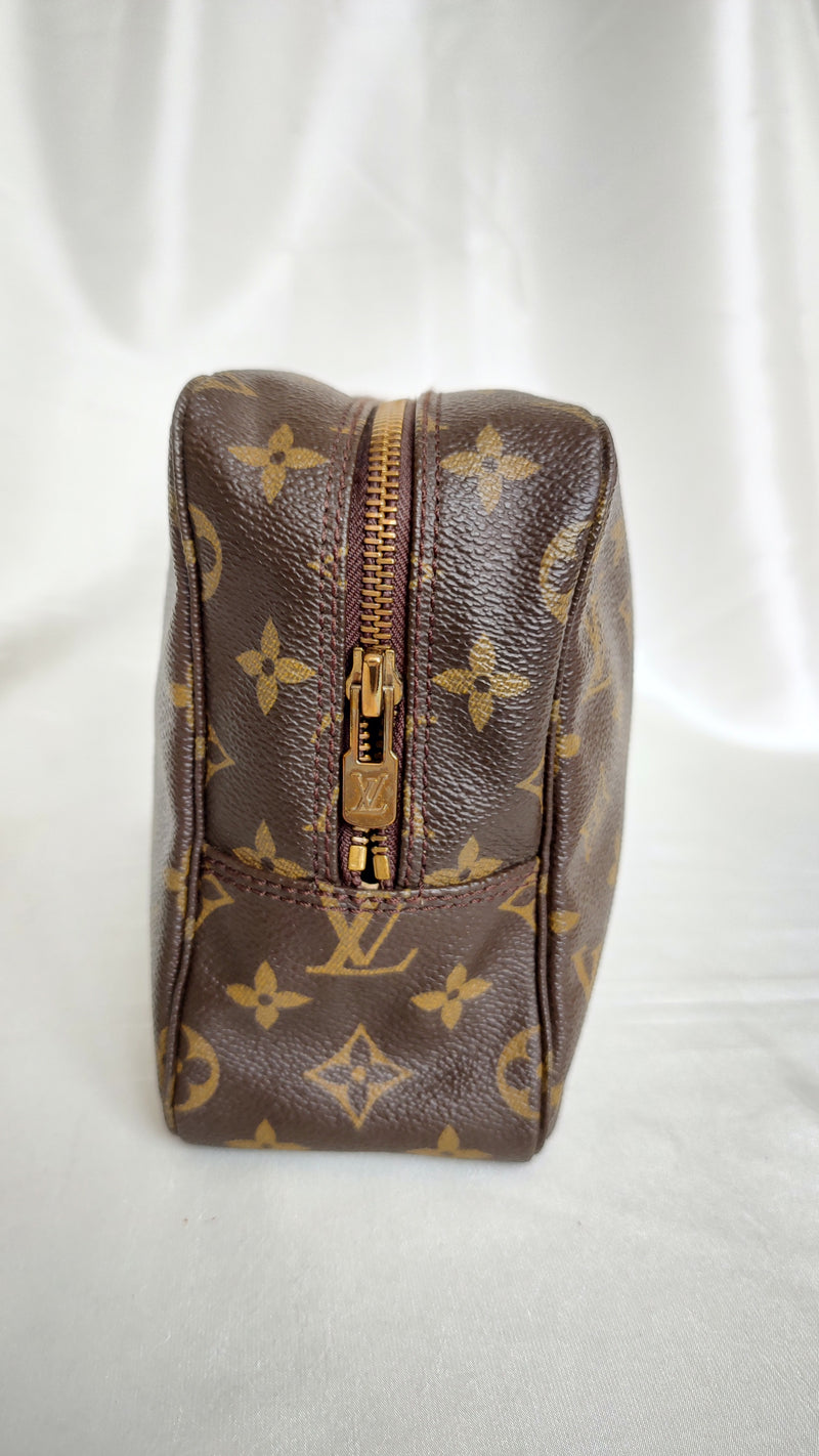 Louis Vuitton Trousse 28 in monogram canvas