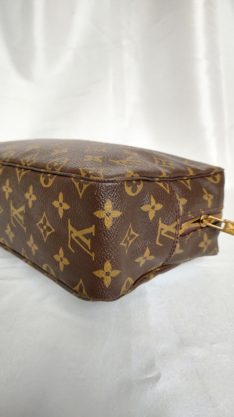 Louis Vuitton Trousse 28 in monogram canvas