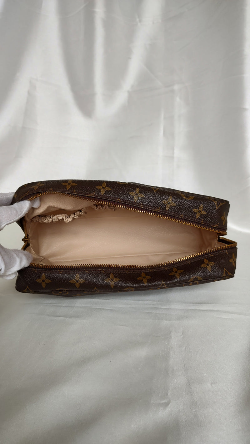 Louis Vuitton Trousse 28 in monogram canvas