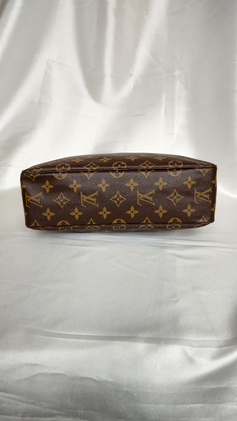 Louis Vuitton Trousse 28 in monogram canvas